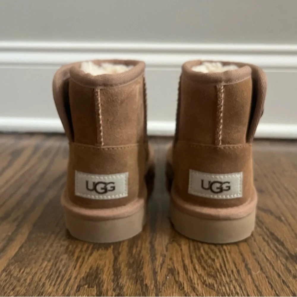 Ugg Toddler Jona Boots with Button, Size 10 - Picture 3 of 9